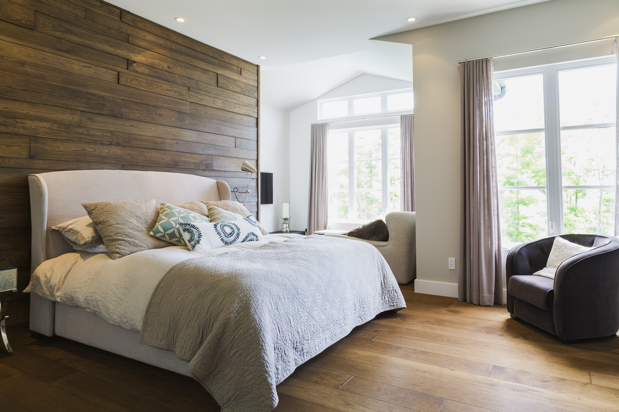 10 Budget Bedroom Decor Ideas That Won't Break the Bank - Decorilla Online  Interior Design