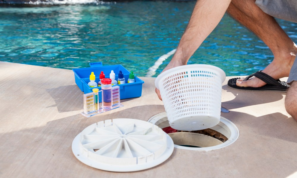 Cleaning swimming pool filter basket