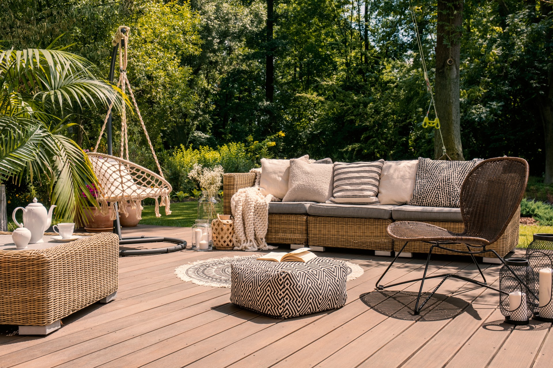 navy-blue-with-a-rust-orange-color-scheme-summer-patio-deck