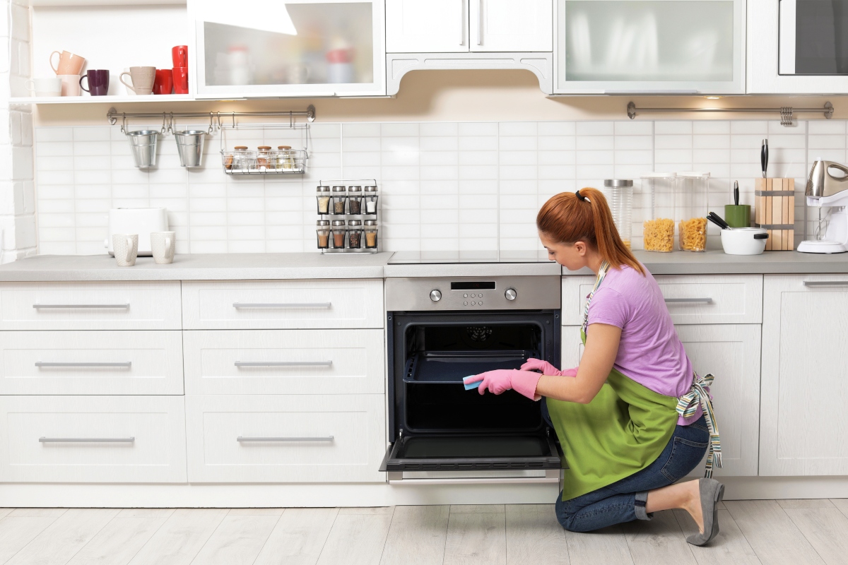 How To Clean Your Oven - Staples®