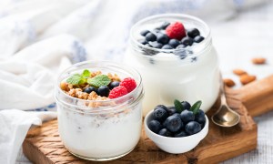 how to make yogurt crockpot homemade jars fruits