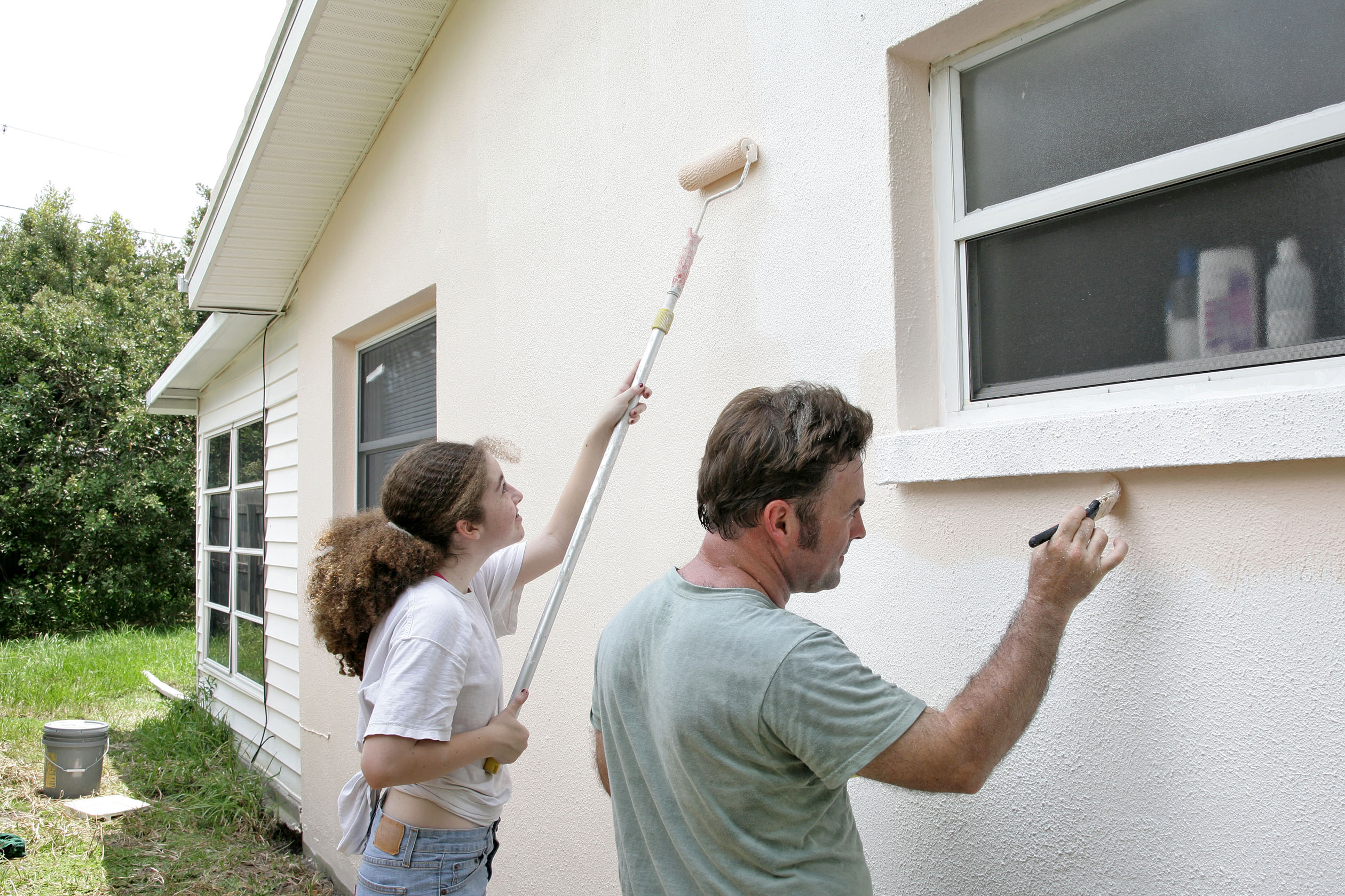 Exterior House Painting, Window Washing, and other Chores Around the Home  with the ennoLogic eT650D Infrared Thermometer - ennoLogic