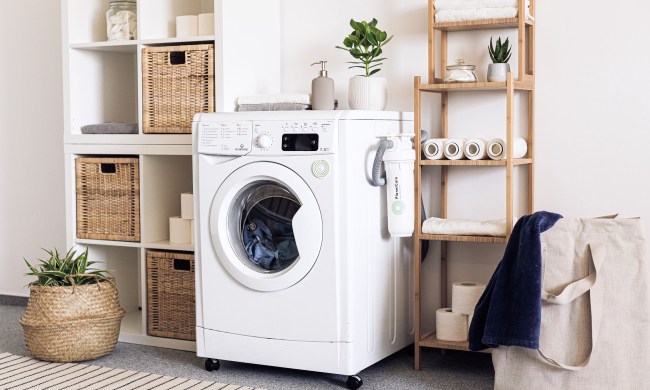 Laundry room with shelving and cubbies