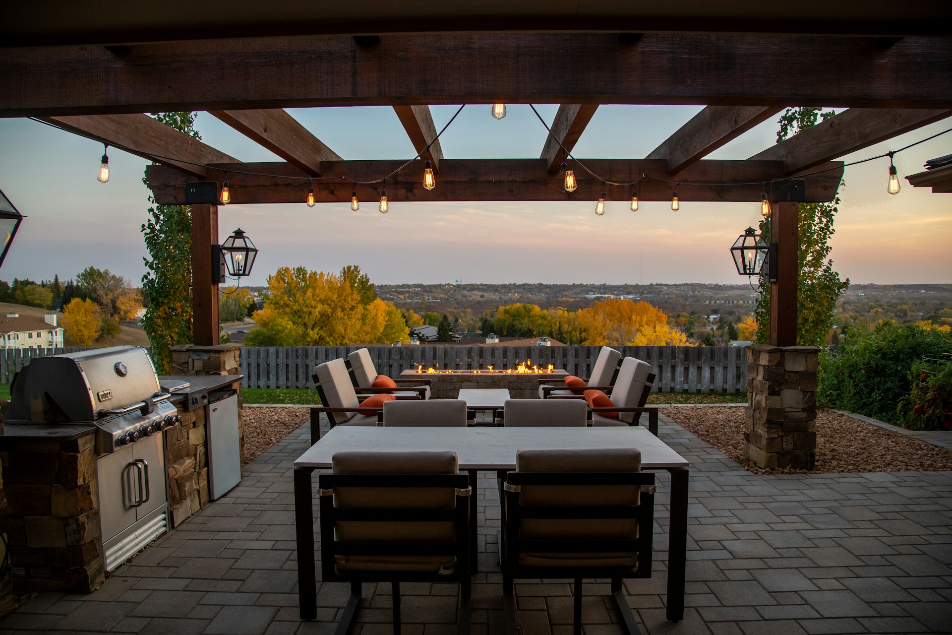 pergola covering an outdoor kitchen